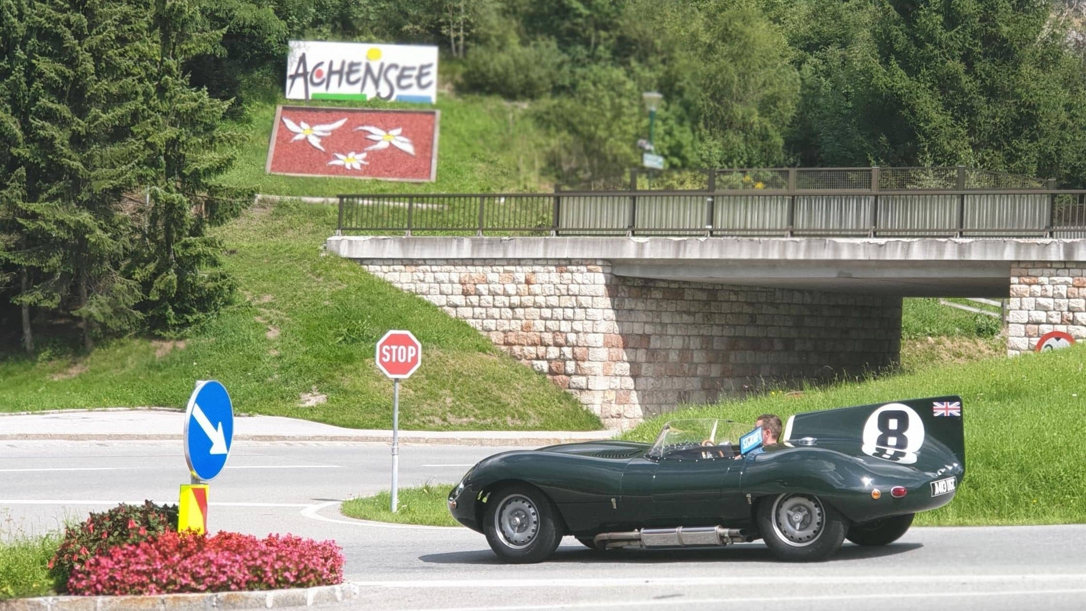 An exquisite car about to take the turn towards Achensee.