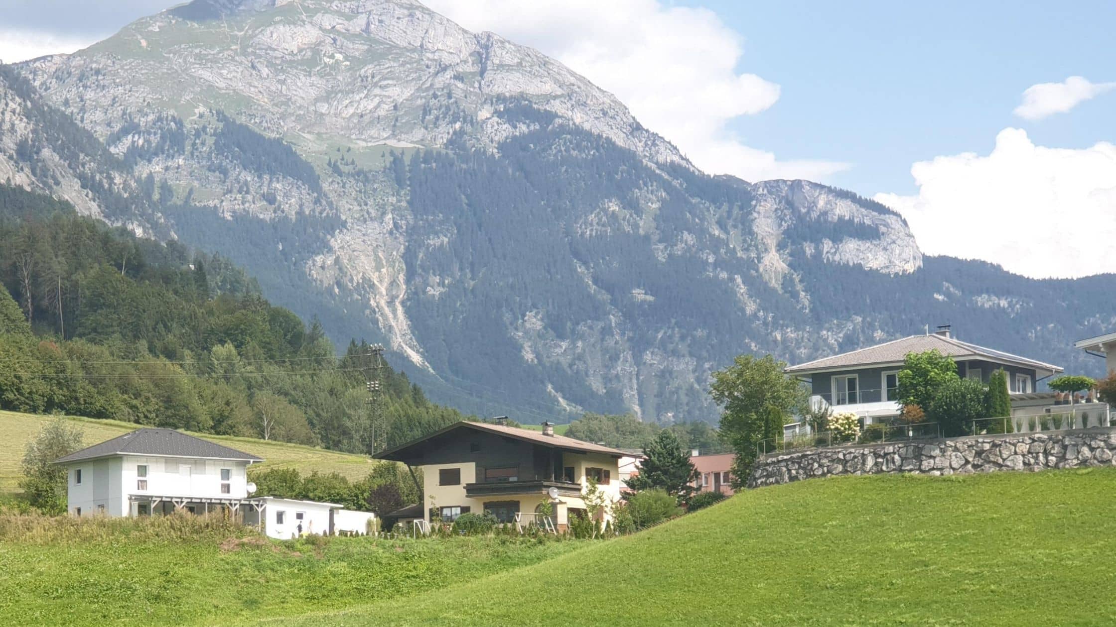 A beautiful section of houses with the majestic mountains in the backdrop